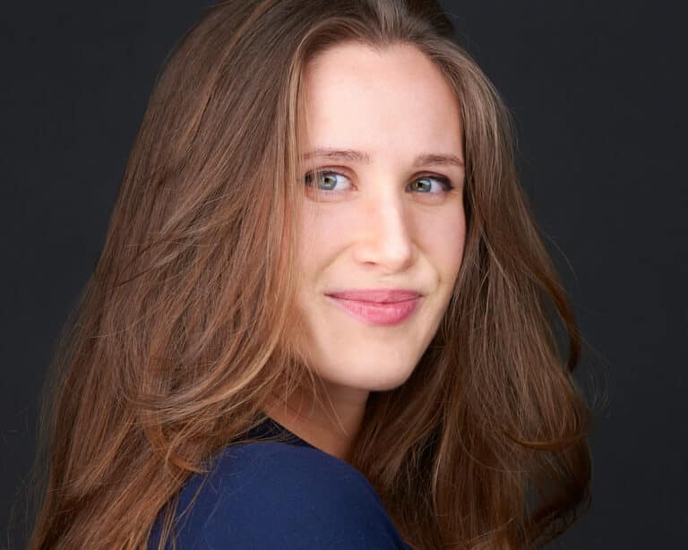 weibliche Person, langes Haar, lächeln, Businessportrait